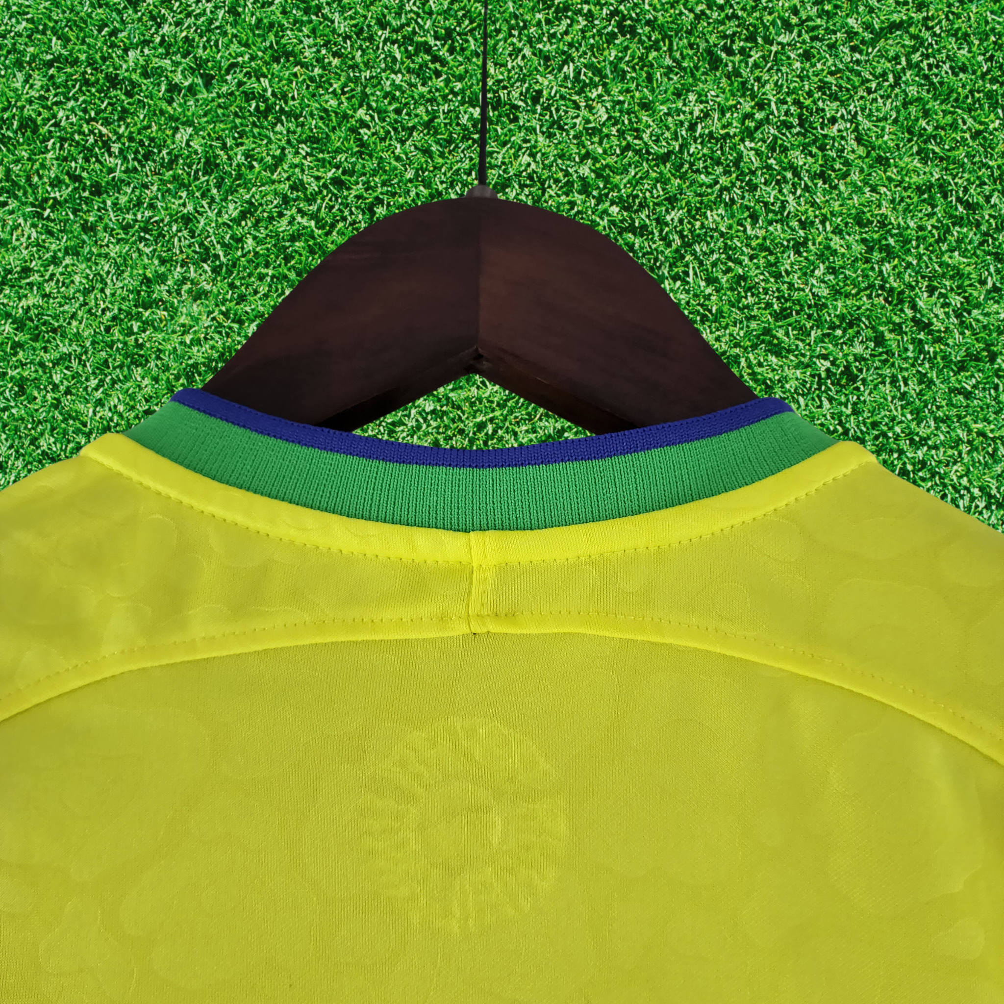 Camisa Brasil I 2022 Feminina Retrô