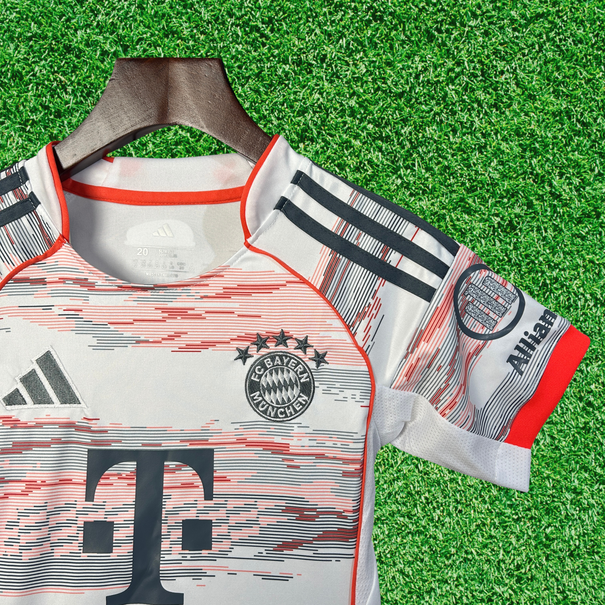 Kit Bayern Munich II 25/26 Infantil