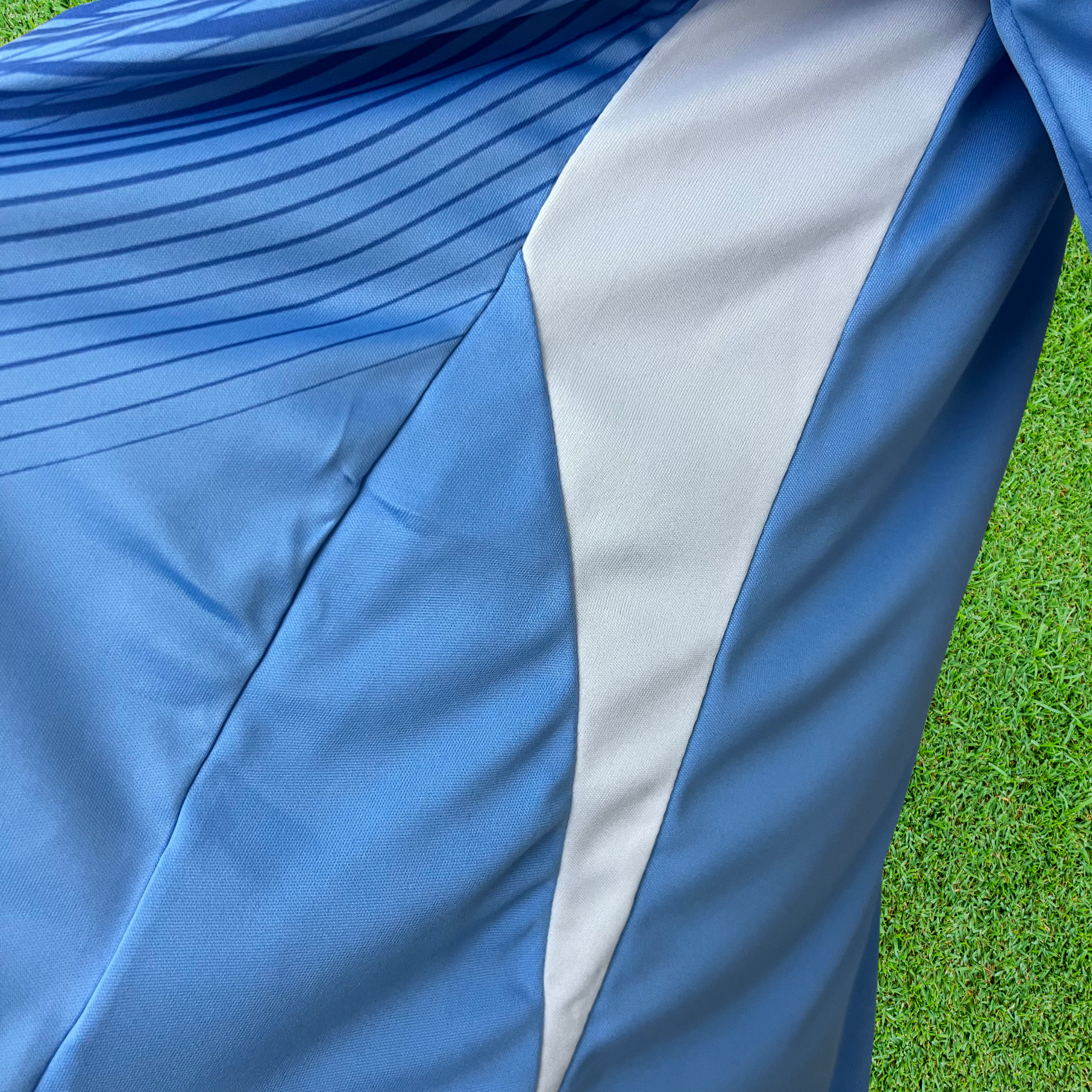 Camisa Real Madrid Especial Azul 25/26 Torcedor