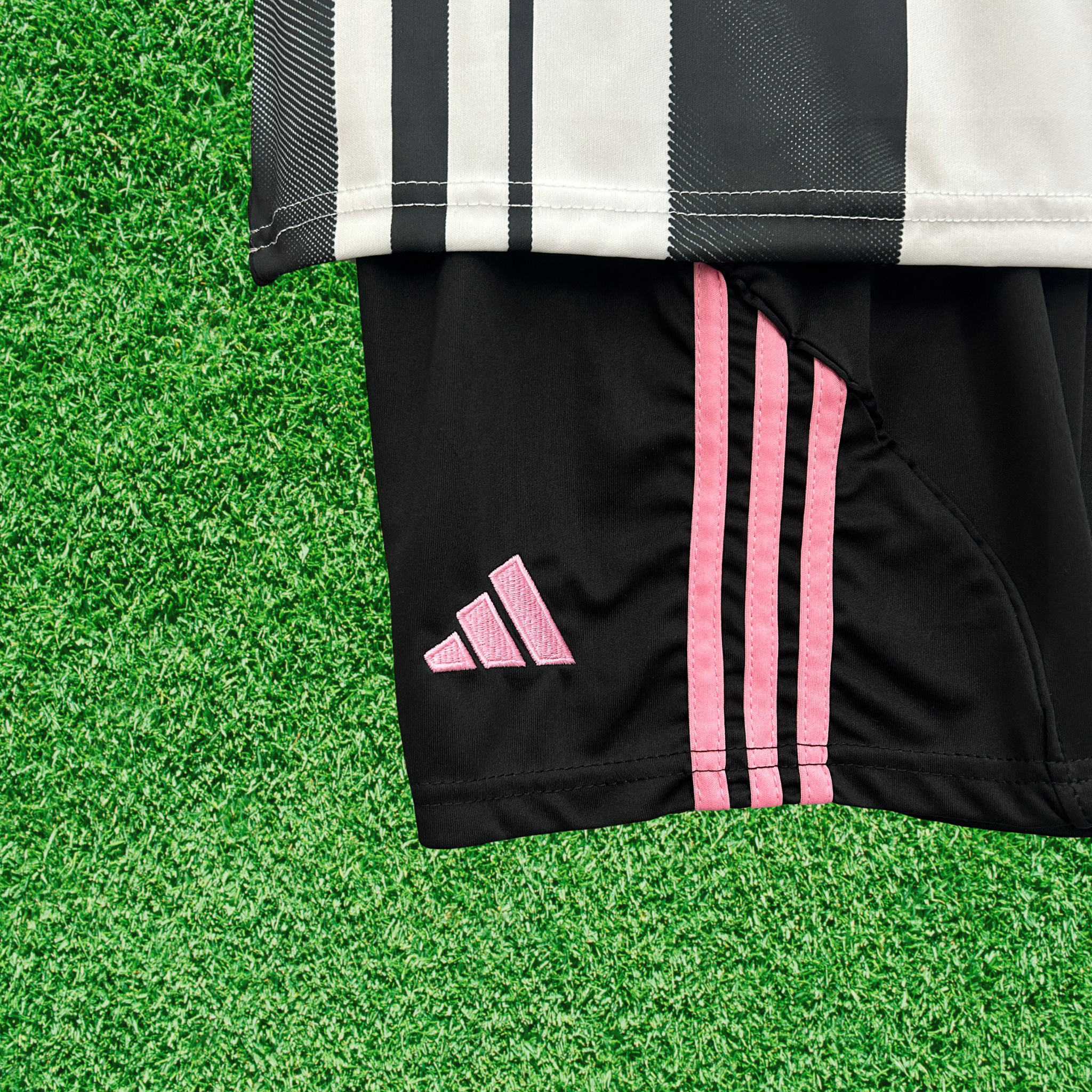 Kit Juventus I 25/26 Infantil