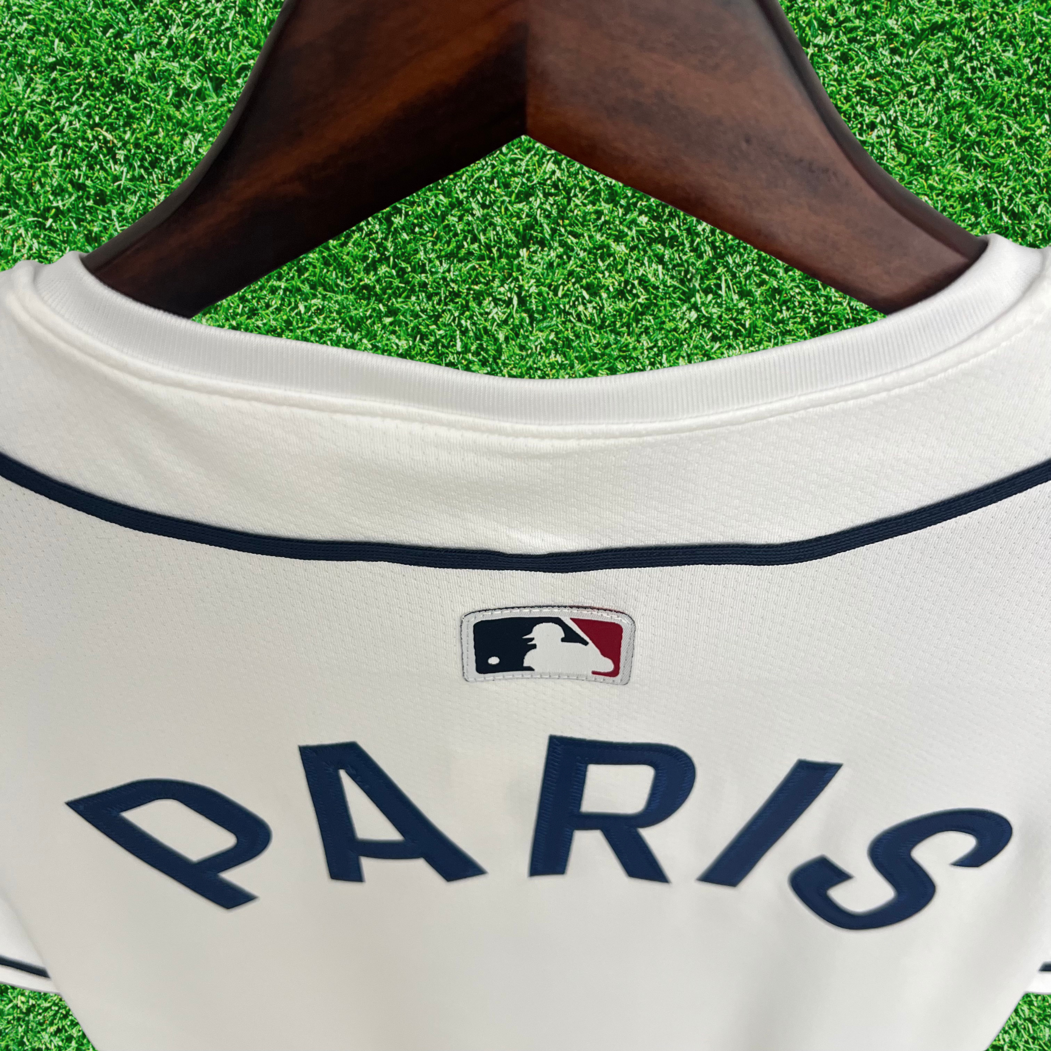 Camisa Paris Saint-Germain F.C (PSG) MLB Collab 25/26 Retrô